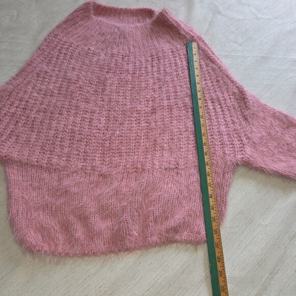 BluIvy Young Contemporary pink soft furry sweater with 3/4 sleeves Woman's sz. M - Picture 5 of 7